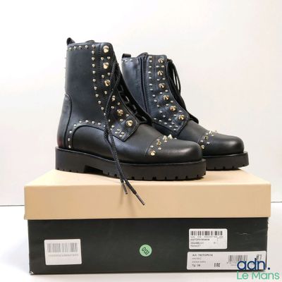 Paire de bottines en cuir noir et clous TWINSET "Anfibio", P…