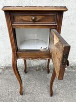 Table de chevet dessus marbre en noyer et plaquage de noyer,… (photo 3)