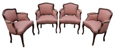 Suite de quatre bergères de style Louis XV en bois naturel m…