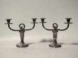 paire de chandeliers plaqués argent, avec des bras et des pieds
