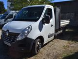 un camion blanc garé dans un parking