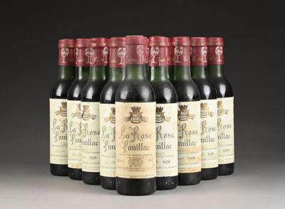 six bouteilles de vin sont alignées sur une table