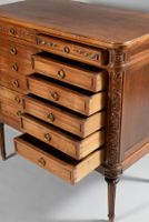 Commode argentier en noyer ouvrant par douze tiroirs. (photo 3)