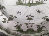a plate that has a picture of a giraffe on it
