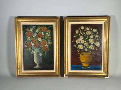 deux tableaux représentant des fleurs dans un vase et un vase de marguerites