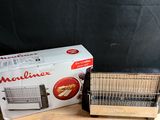 une boîte et un grille-pain posés sur une table