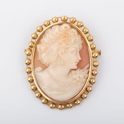 Broche profil de dame gravé en camée sur coquillage, monture… - Photo 1