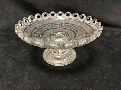 Coupe sur pied en verre cristallin moulé de frises de grecqu…