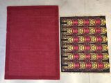 deux morceaux de tissu rouge ornés de motifs dorés et noirs