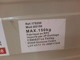 a label on the back of a refrigerator that says max 150kg
