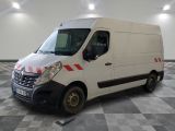 la photo d'une camionnette blanche garée dans un garage