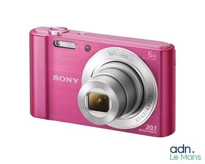 L'appareil photo est rose et affiche l'image d'une photo sur son écran.