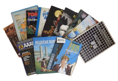 un grand nombre de livres posés sur une table