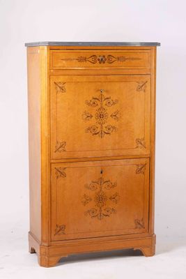 SECRÉTAIRE en bois clair à décor marqueté de filets de palis…