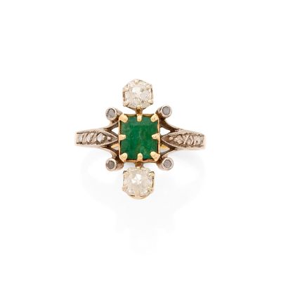 une bague en émeraude et diamant