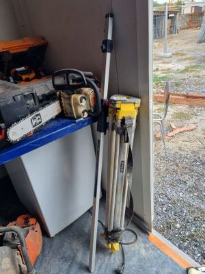 une photo d'un porte-outils dans un garage