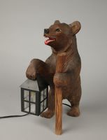 Ours à la lanterne en bois sculpté peint (photo 2)