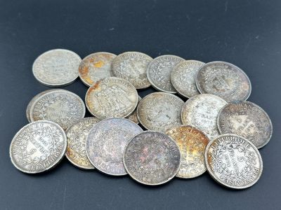17 monnaie de 5 Francs Hercule et 2 monnaie de 50 Francs.