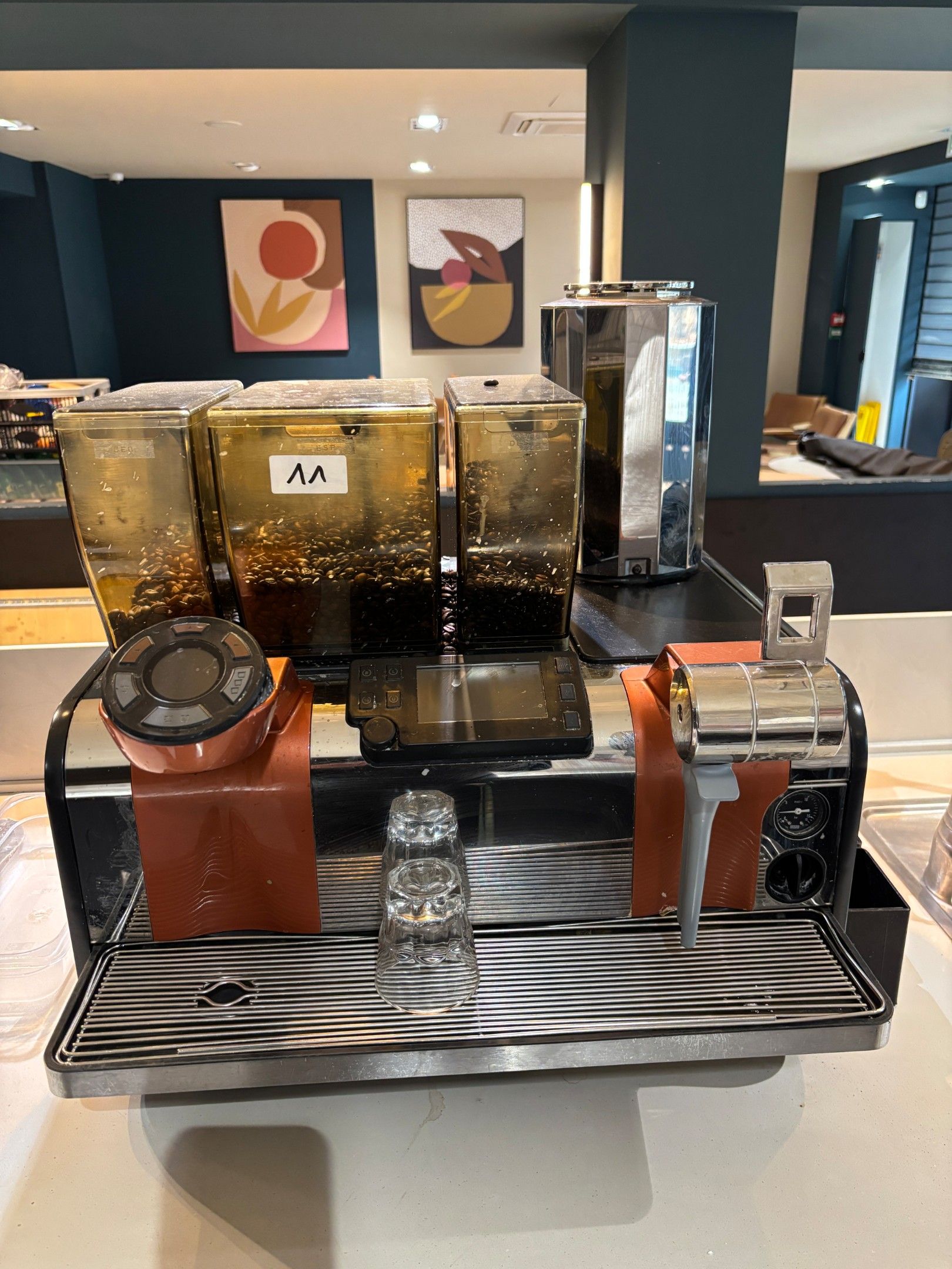 Une machine à café THERMOPLAN mastrena