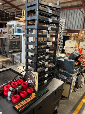 Lot comprenant12 casiers à bouteillesLot de cendriers de décoration - Photo 1