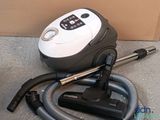 a vacuum that is sitting on the ground next to a box