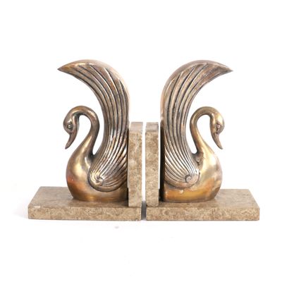 PAIRE DE SERRE LIVRES "CYGNE", ÉPOQUE XXème