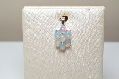 Un pendentif en argent 925 millièmes serti de 4,20 cts env d…