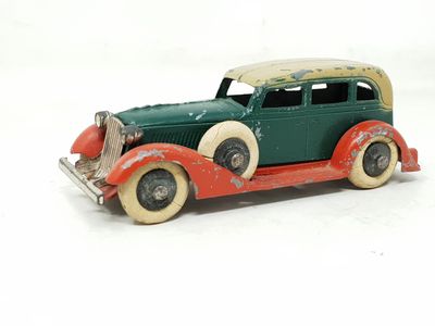 TOOTSIETOY (USA, années 30) Graham sedan vert/beige/chassis …
