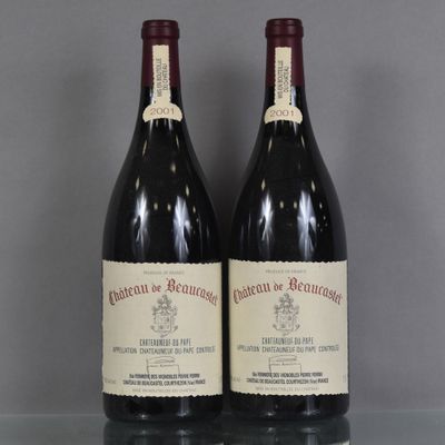 deux bouteilles de vin posées sur une table l'une à côté de l'autre