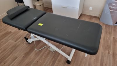 Table de massage ou de soin, à ciseau en métal laqué blanc à… - Photo 1