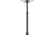 un lampadaire surmonté de trois lampes, sur fond blanc