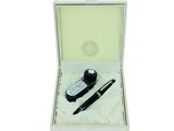 une boîte contenant un stylo et un téléphone portable