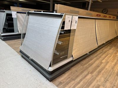 il y a de nombreux types de fenêtres différents dans le magasin