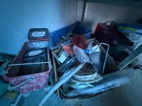 Ensemble de quincaillerie sous la table (photo 2)