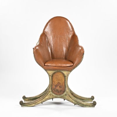une image représentant une chaise avec une assise en cuir, posée sur un socle
