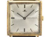une image d'une montre-bracelet plaquée or avec un bracelet en cuir noir