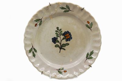 SUD-OUEST Assiette à bordure godronnée en faïence émaillée p…
