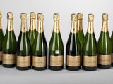 six bouteilles de champagne alignées