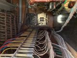 a machine that has many wires and wires on it