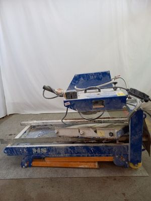 l'image d'une machine posée sur une palette