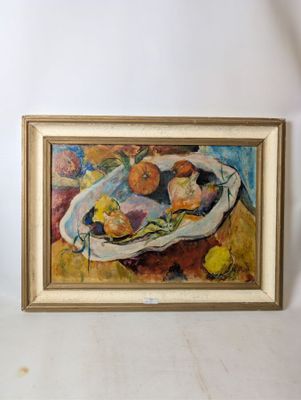 tableau représentant une corbeille de fruits posée sur une table, à côté d'un vase de fleurs
