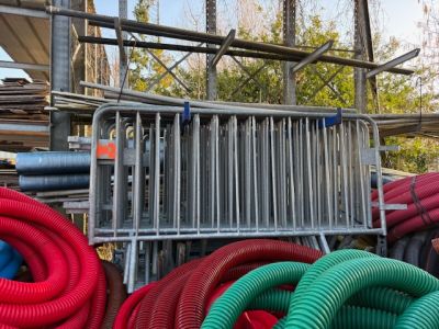 Lot de barrières de police - Photo 1