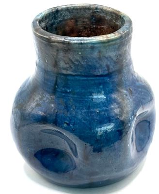 Anonyme  - Petit vase en faïence vernissée à décor d'un camaïeu de ble - Photo 1