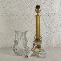 Vase en cristal dans le goût de DAUM, Lampe pied en plexi. (photo 2)