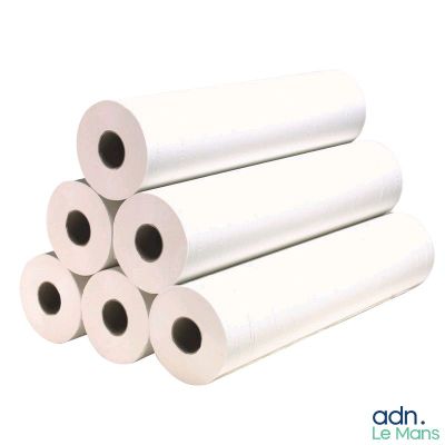 quatre rouleaux de papier blanc sont empilés les uns sur les autres