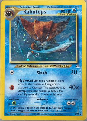 un gros plan d'une carte Pokémon sur laquelle figure un oiseau