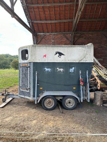 Remorque van de marque HUNT immatriculé AQ-243-JZ, 1ère mise en c...