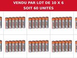 un tas de piles empilées les unes sur les autres sur une surface blanche