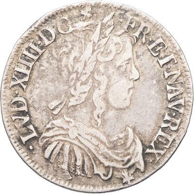 gros plan d'une pièce de monnaie sur fond blanc