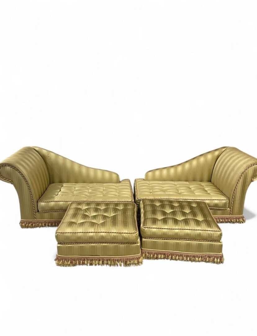 Paire de méridiennes avec 2 poufs.